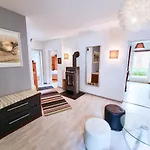 Ruhige Mit Schoenem Eigengarten In Am Millstaettersee * 시보덴