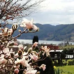 Ruhige Mit Schoenem Eigengarten In Am Millstaettersee