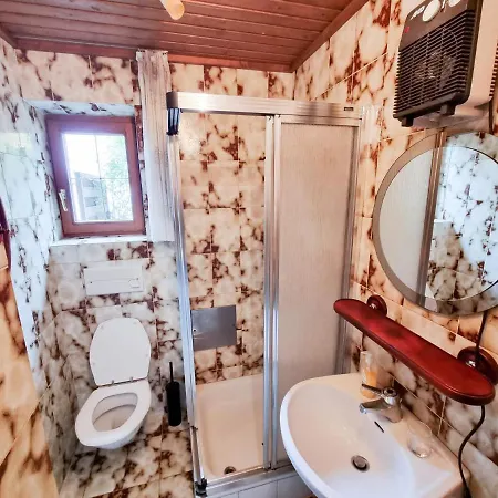 Ruhige Mit Schoenem Eigengarten In Am Millstaettersee Seeboden