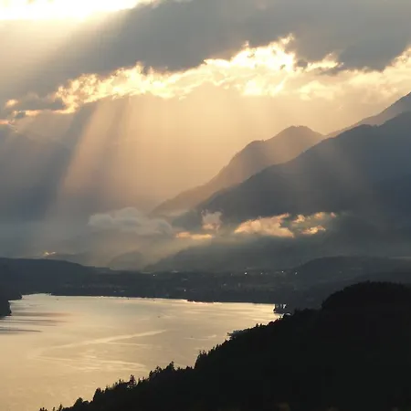 Ruhige Mit Schoenem Eigengarten In Am Millstaettersee