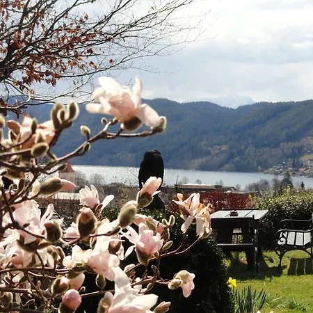 Ruhige Mit Schoenem Eigengarten In Am Millstaettersee
